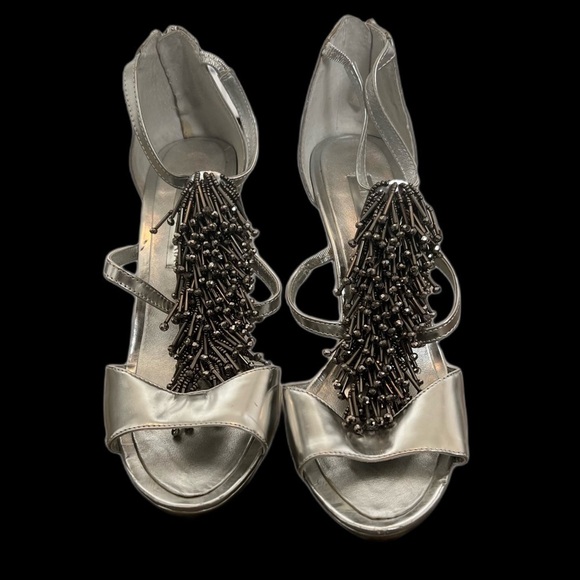 BCBG Max Azria Metallic Silver 4" Heels - Size 6 1/2 - Picture 11 of 16